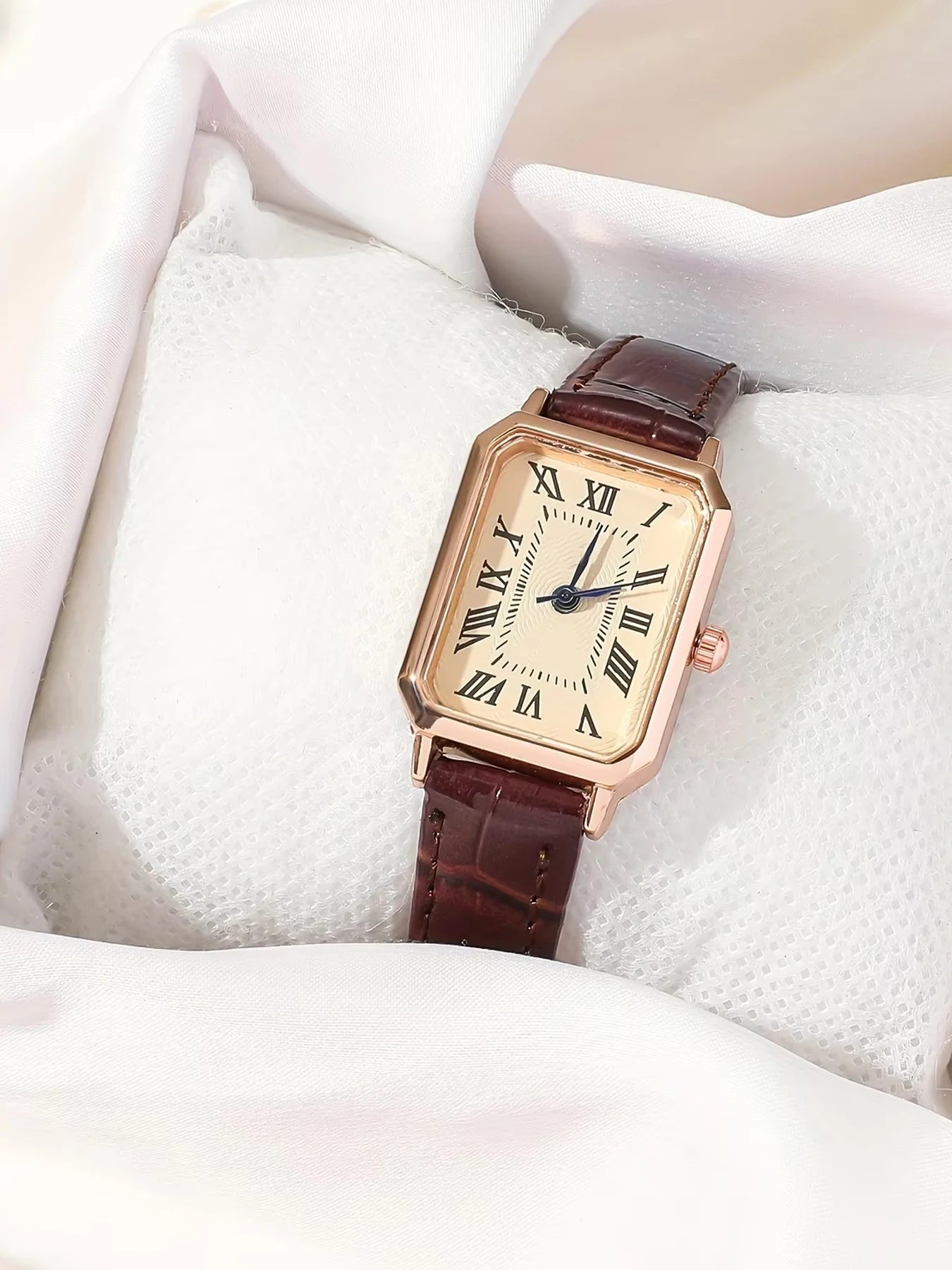 Elegant Women’s Square Watch – Classic Leather Strap Casual Style
