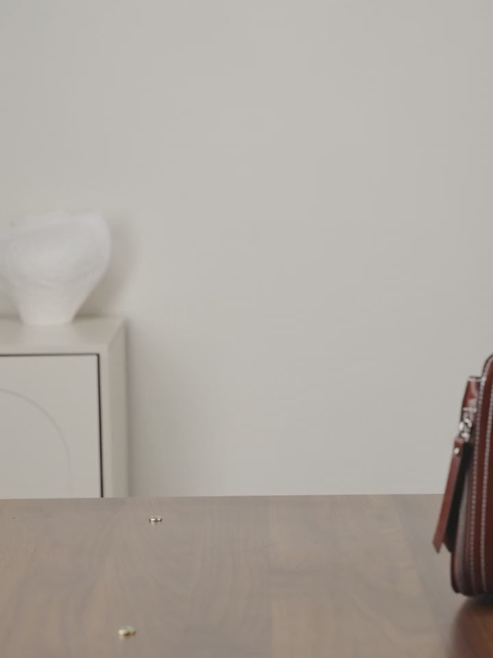 Modern Women’s Handbag – Compact & Stylish Design